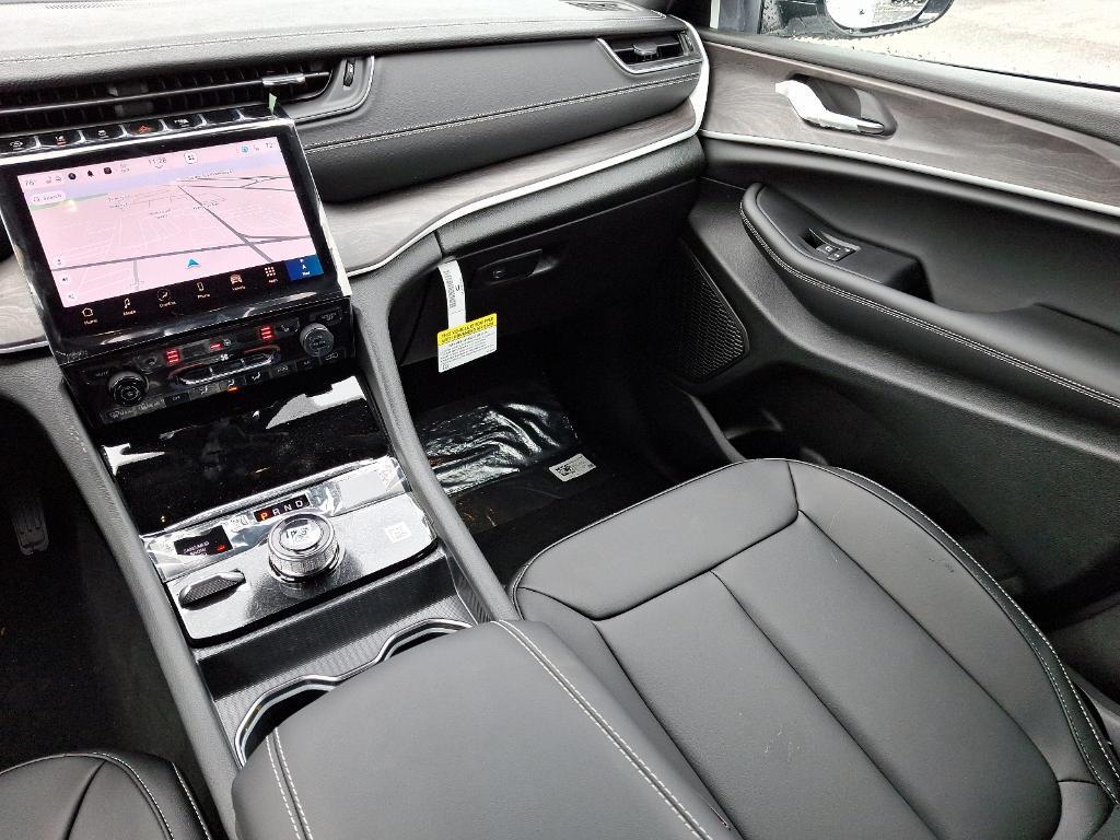 new 2025 Jeep Grand Cherokee car, priced at $49,094