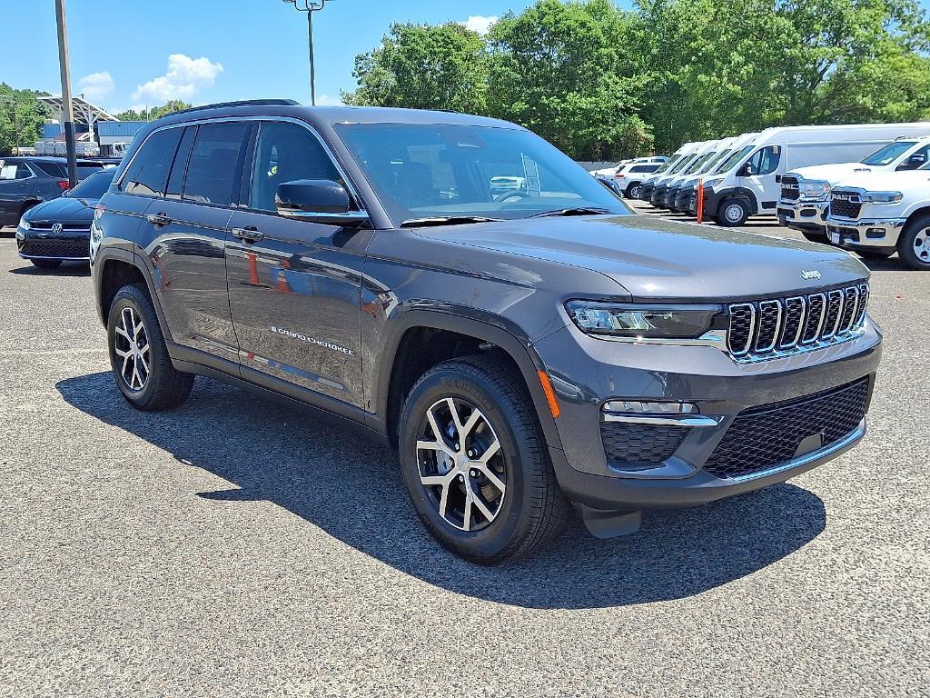 new 2025 Jeep Grand Cherokee car, priced at $49,609