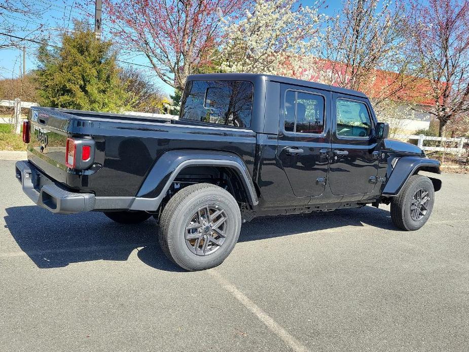 new 2024 Jeep Gladiator car