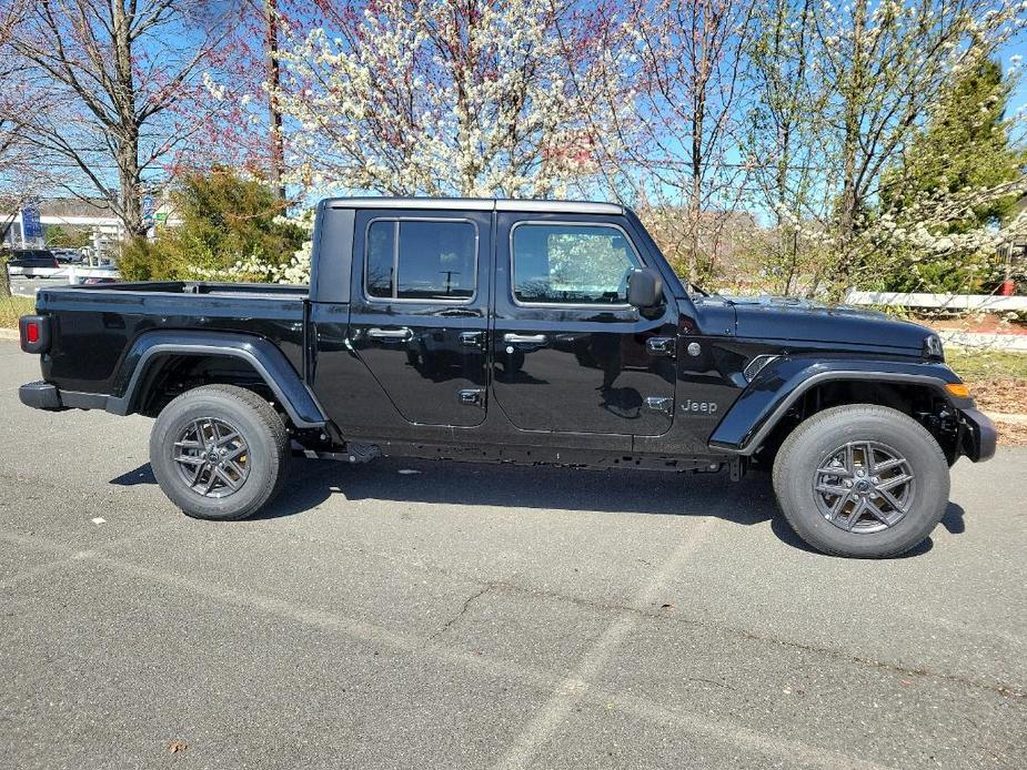 new 2024 Jeep Gladiator car