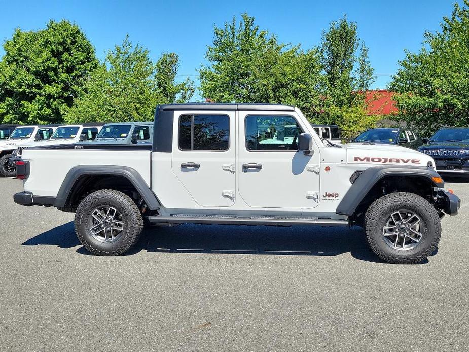 new 2024 Jeep Gladiator car