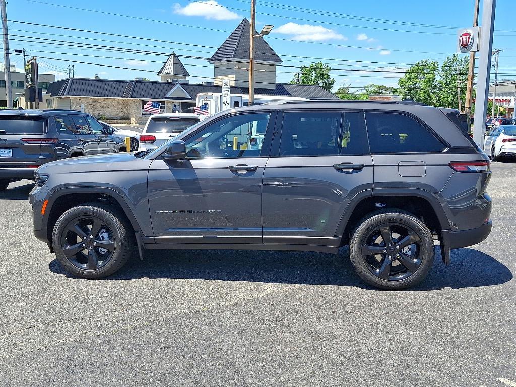 new 2025 Jeep Grand Cherokee car, priced at $50,981