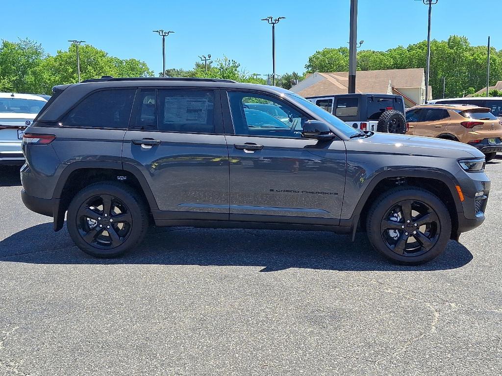 new 2025 Jeep Grand Cherokee car, priced at $50,981
