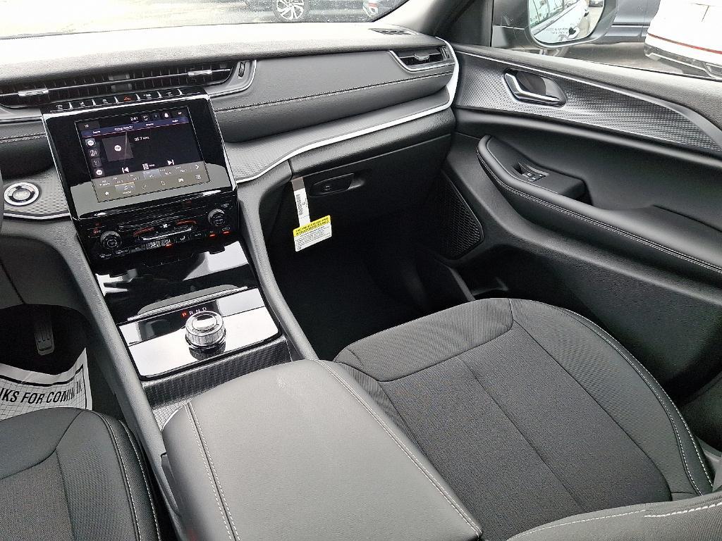 new 2025 Jeep Grand Cherokee car, priced at $40,724