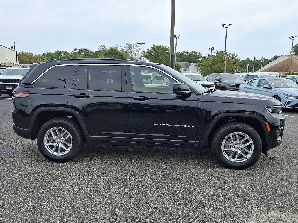 new 2025 Jeep Grand Cherokee car, priced at $40,724