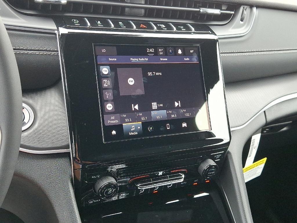 new 2025 Jeep Grand Cherokee car, priced at $40,724