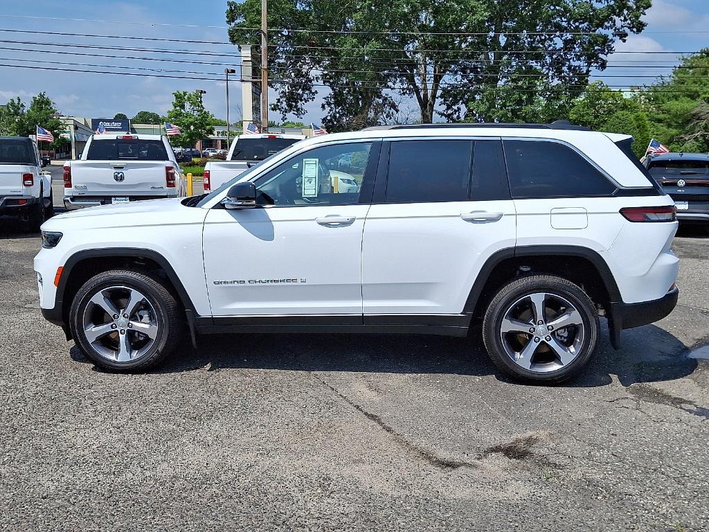 new 2025 Jeep Grand Cherokee car, priced at $54,834