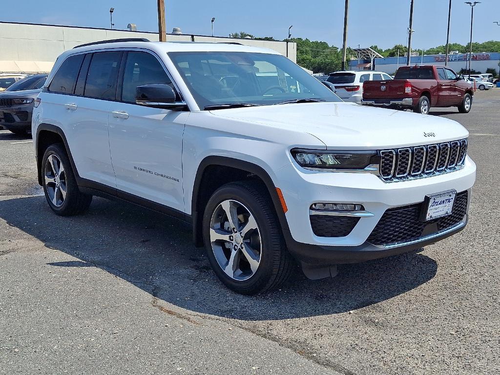 new 2025 Jeep Grand Cherokee car, priced at $54,834