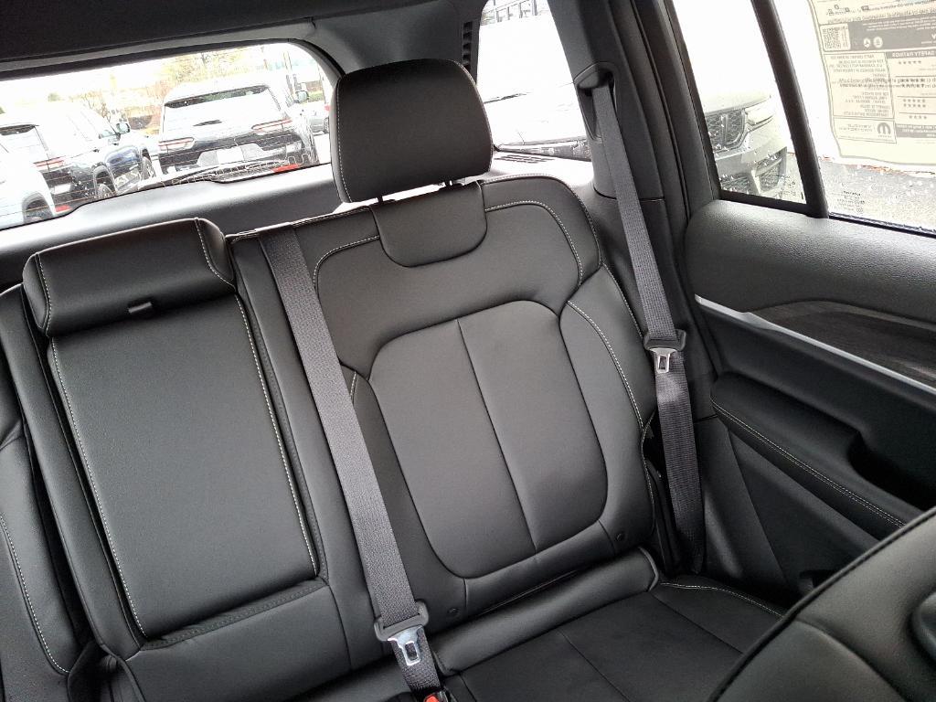 new 2025 Jeep Grand Cherokee car, priced at $47,273