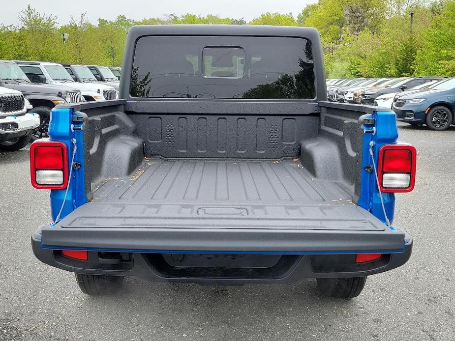 new 2024 Jeep Gladiator car