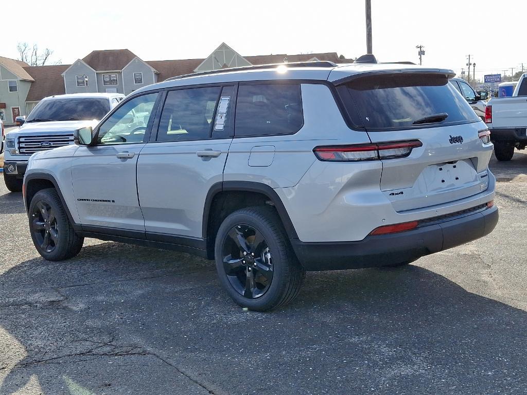 new 2024 Jeep Grand Cherokee L car, priced at $49,234