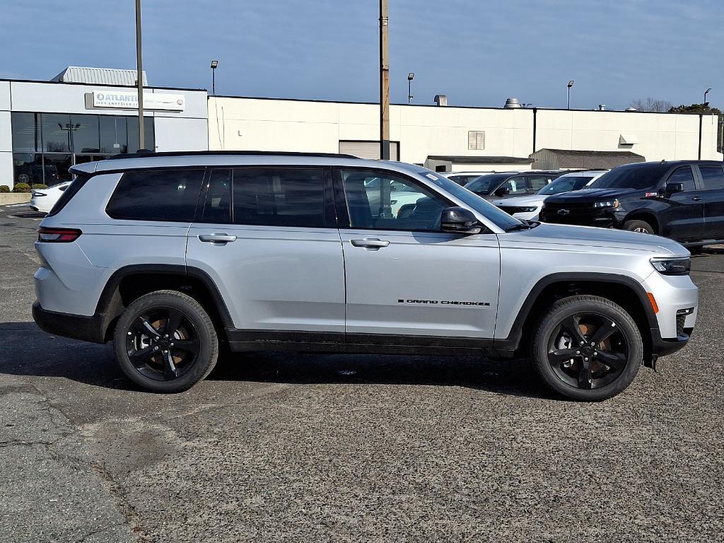 new 2024 Jeep Grand Cherokee L car, priced at $49,234