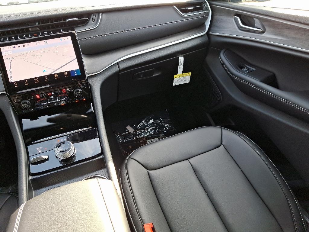 new 2024 Jeep Grand Cherokee L car, priced at $49,234