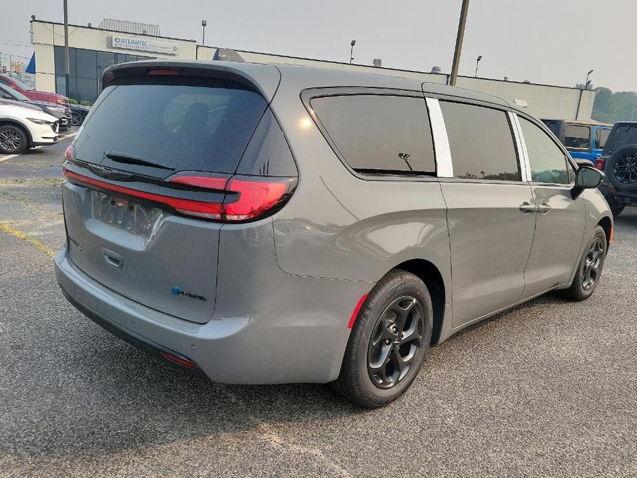 new 2023 Chrysler Pacifica Hybrid car