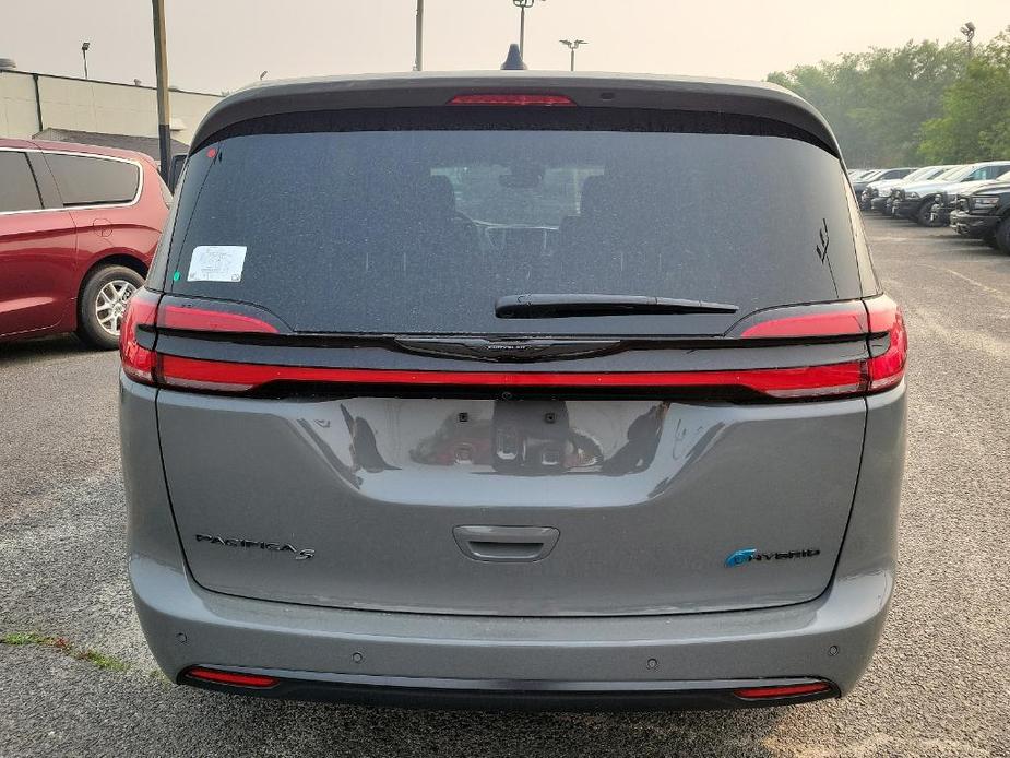 new 2023 Chrysler Pacifica Hybrid car