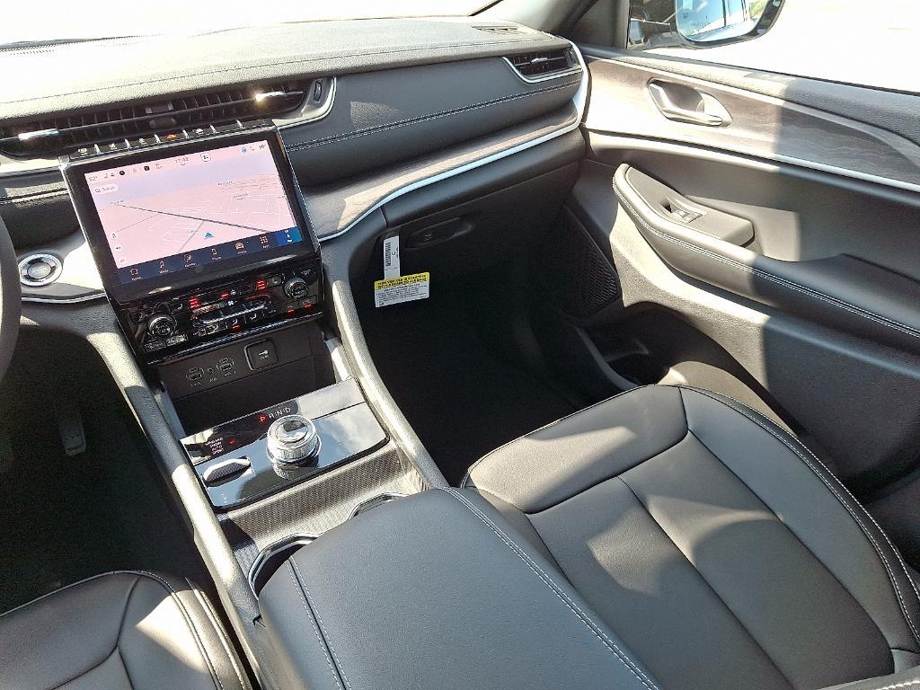 new 2025 Jeep Grand Cherokee car, priced at $50,914