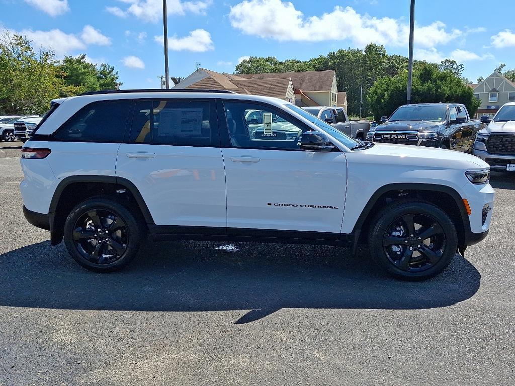 new 2025 Jeep Grand Cherokee car, priced at $50,914