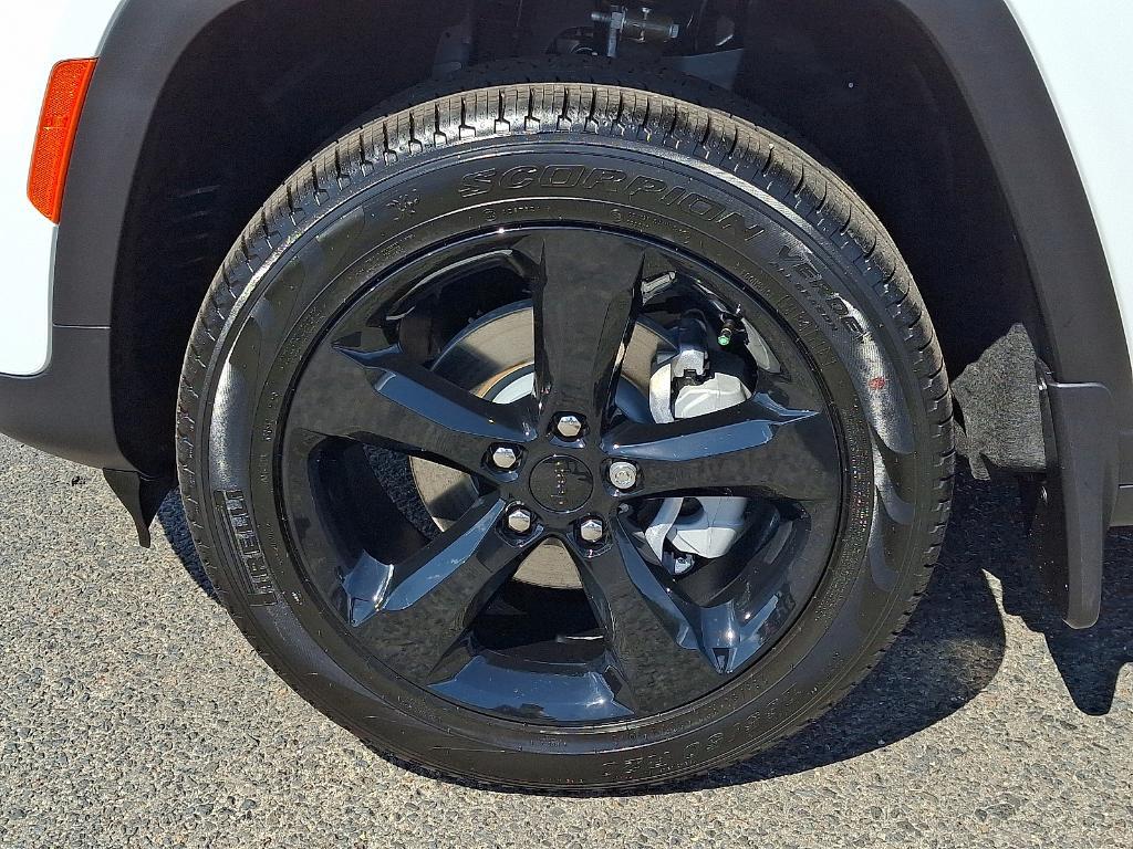 new 2025 Jeep Grand Cherokee car, priced at $50,914