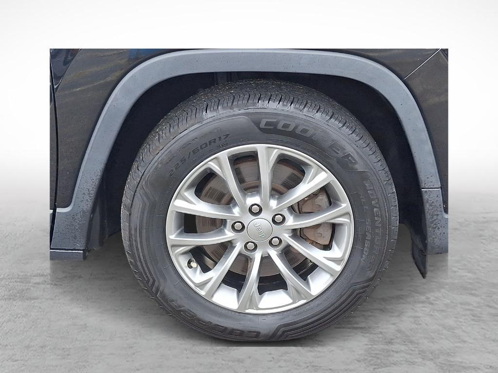 used 2021 Jeep Cherokee car, priced at $17,495