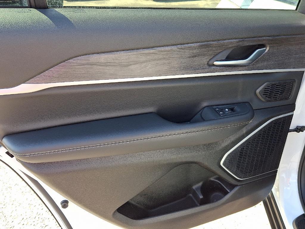 used 2021 Jeep Grand Cherokee L car, priced at $25,900