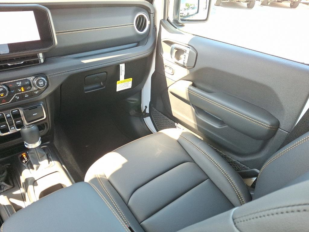 new 2025 Jeep Wrangler car, priced at $54,624