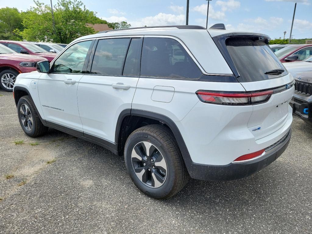 new 2022 Jeep Grand Cherokee 4xe car