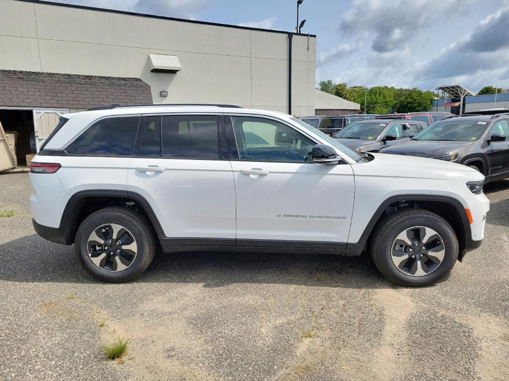 new 2022 Jeep Grand Cherokee 4xe car