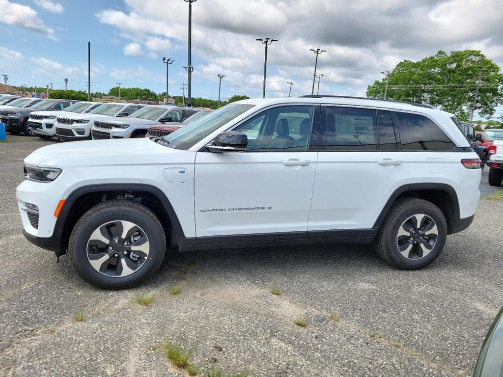 new 2022 Jeep Grand Cherokee 4xe car