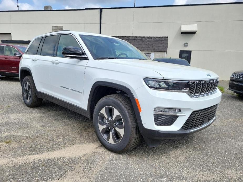 new 2022 Jeep Grand Cherokee 4xe car