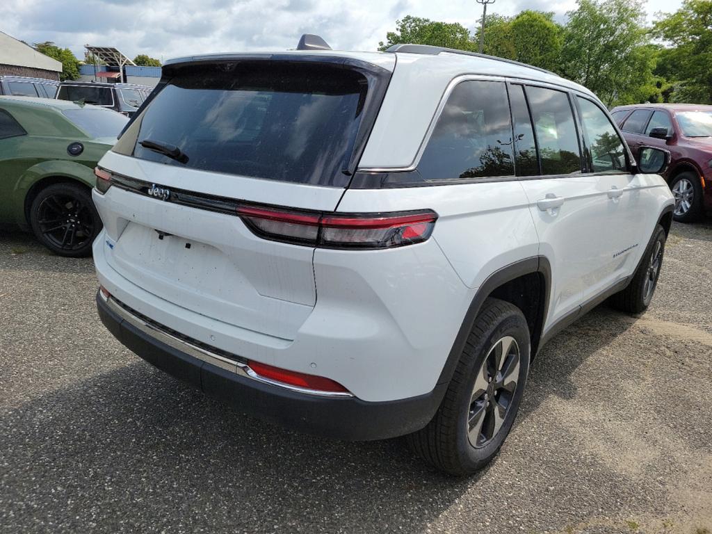 new 2022 Jeep Grand Cherokee 4xe car