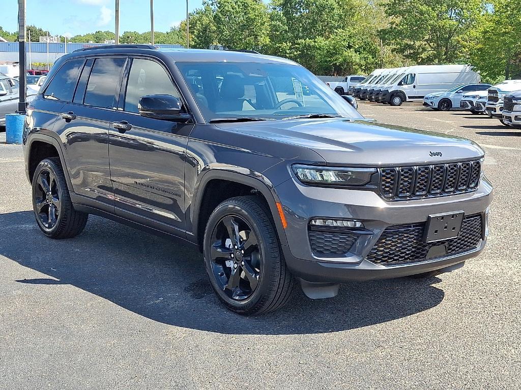 new 2025 Jeep Grand Cherokee car, priced at $51,084