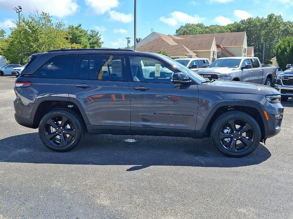 new 2025 Jeep Grand Cherokee car, priced at $51,084