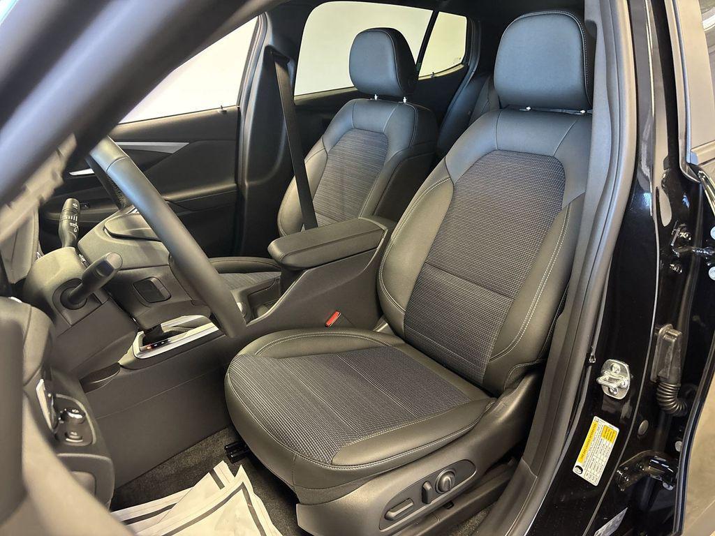 new 2025 Buick Envista car, priced at $24,770
