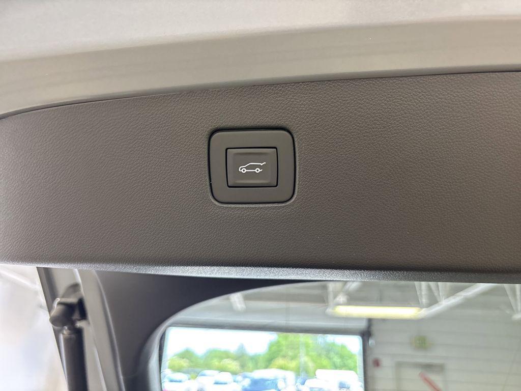 new 2025 Buick Envista car, priced at $26,565