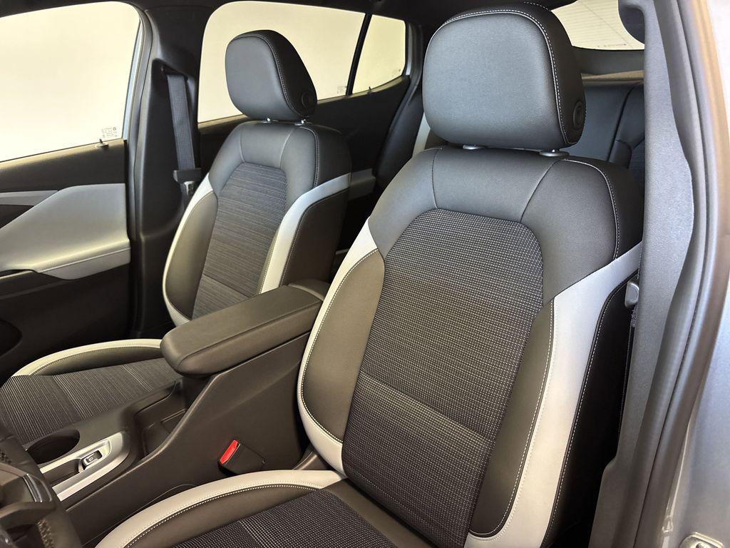 new 2025 Buick Envista car, priced at $26,565
