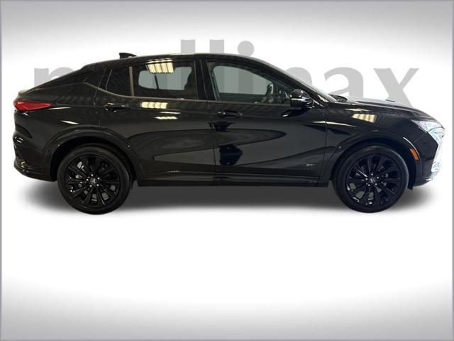 new 2025 Buick Envista car, priced at $30,355
