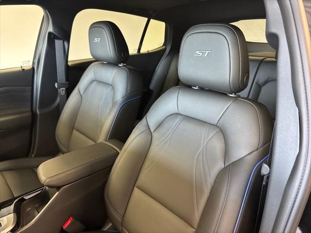 new 2025 Buick Envista car, priced at $30,355