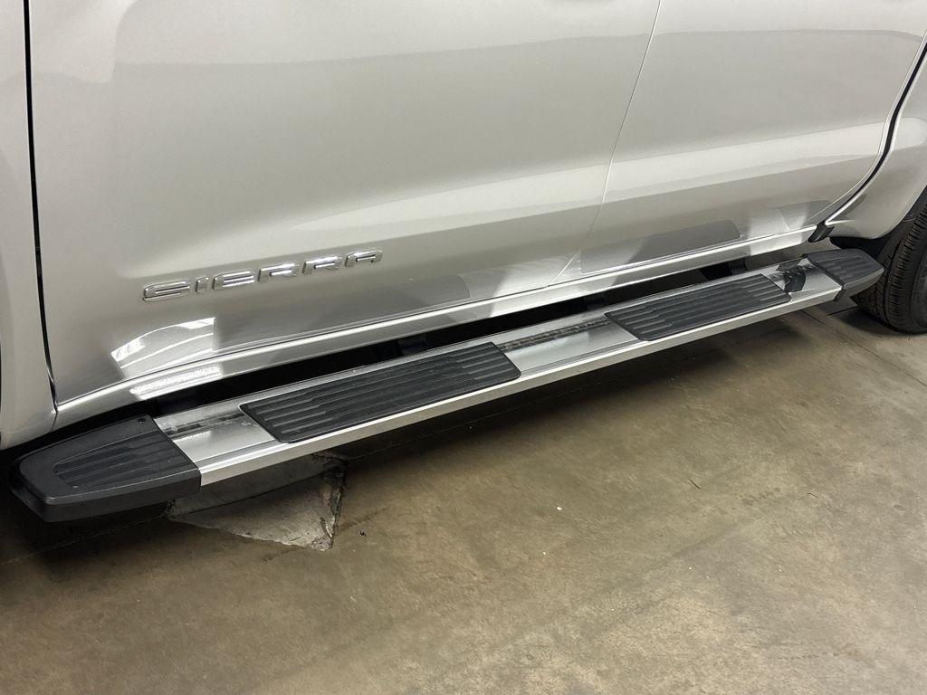 used 2022 GMC Sierra 1500 car, priced at $41,900