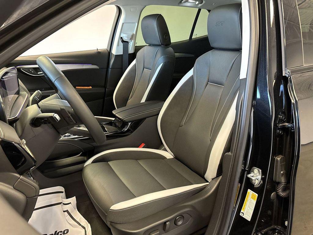 new 2025 Buick Envision car, priced at $35,924