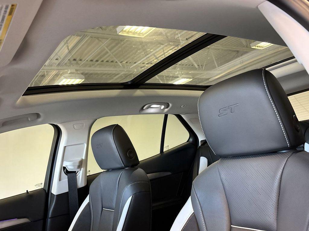 new 2025 Buick Envision car, priced at $35,924