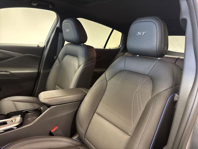 new 2025 Buick Envista car, priced at $29,955