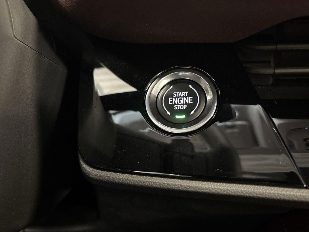 new 2025 Buick Envision car, priced at $39,382