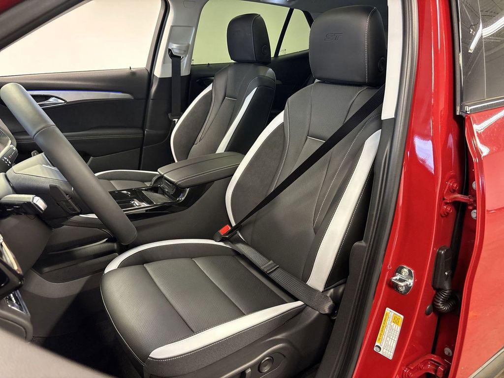 new 2025 Buick Envision car, priced at $35,924