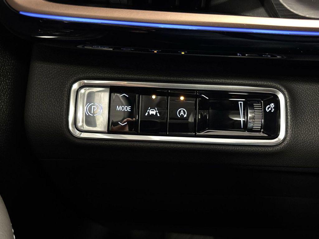 new 2025 Buick Envision car, priced at $35,924