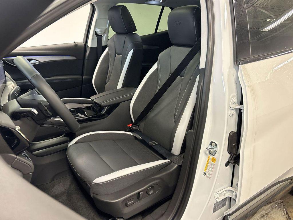 new 2025 Buick Envision car, priced at $36,484