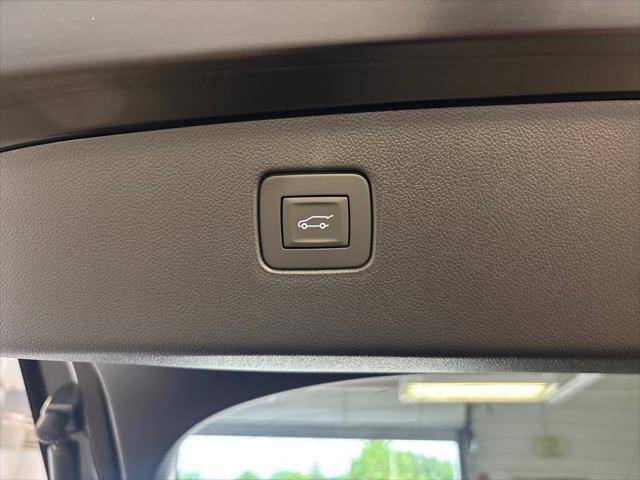 new 2025 Buick Envista car, priced at $30,355
