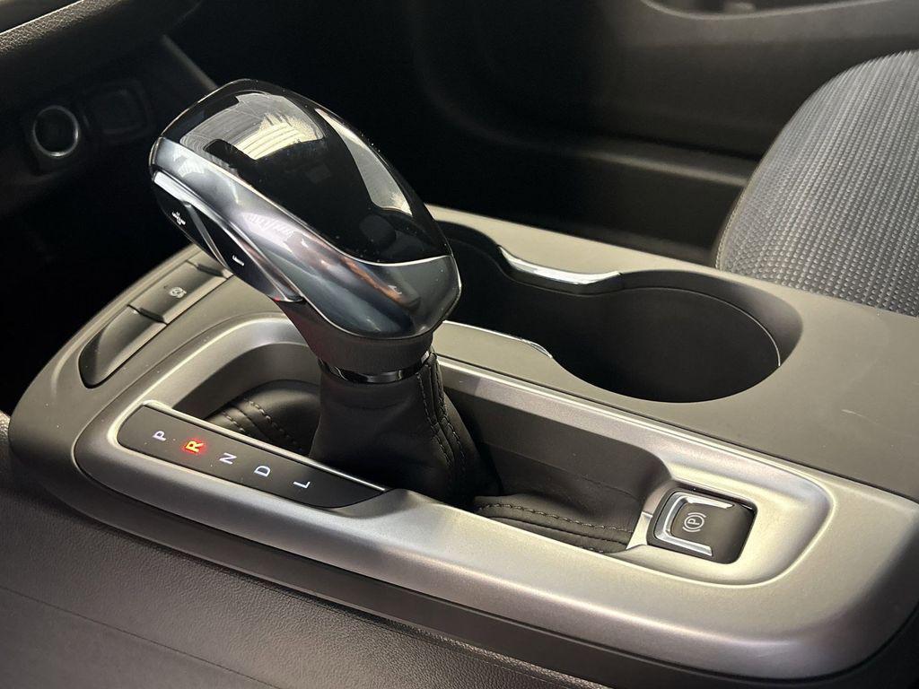 new 2025 Buick Envista car, priced at $25,870