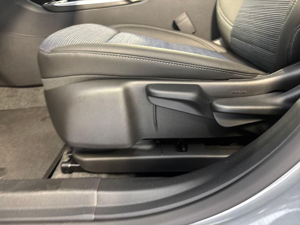 new 2025 Buick Envista car, priced at $23,164