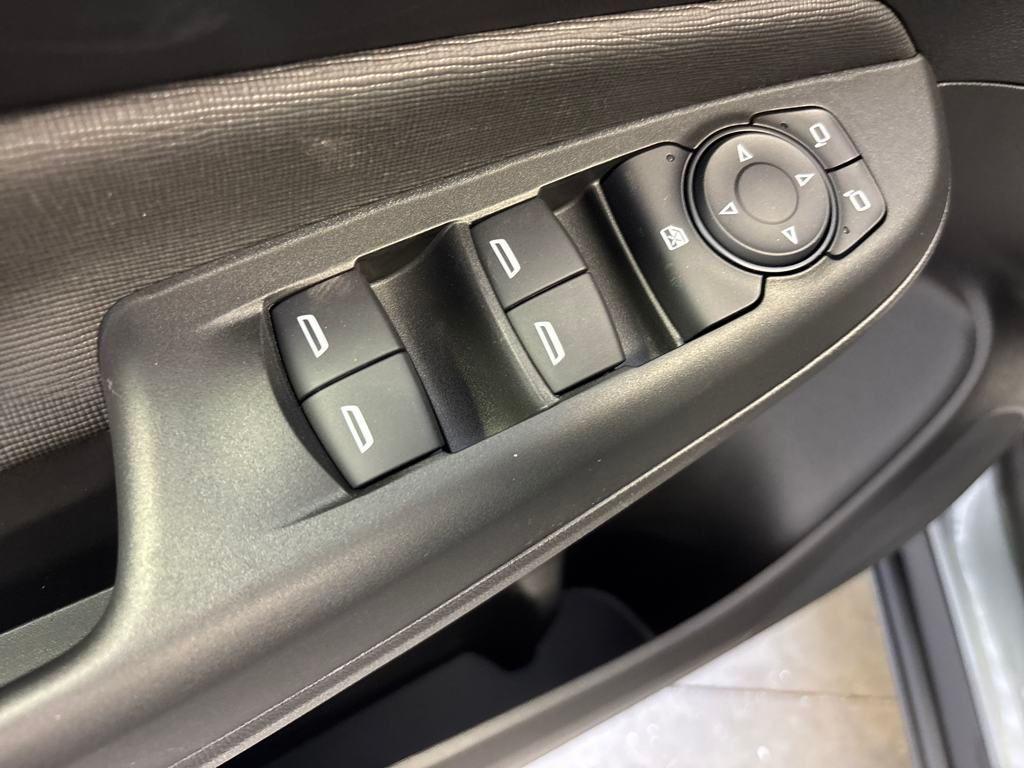 new 2025 Buick Envista car, priced at $24,680