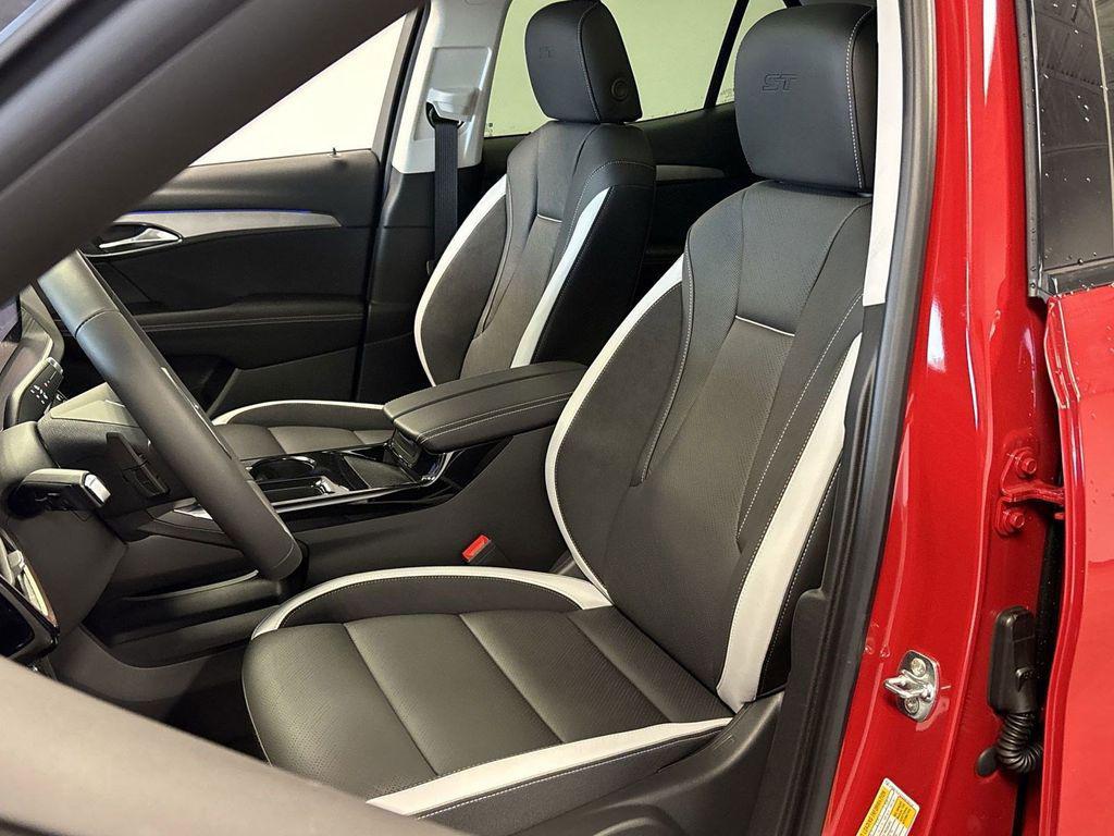 new 2025 Buick Envision car, priced at $39,582
